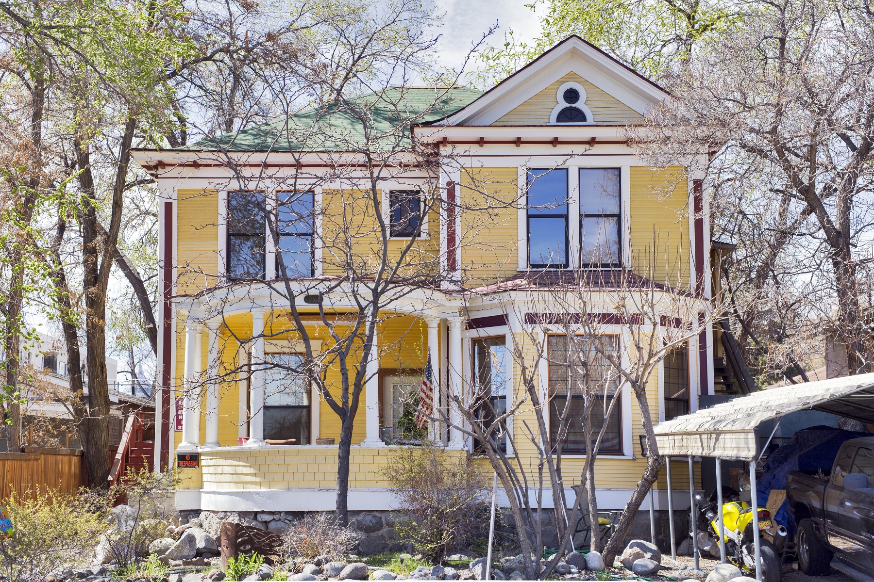 843 Lake is A yellow two story house with plenty of curb appeal. A comfortable nook adds interest.